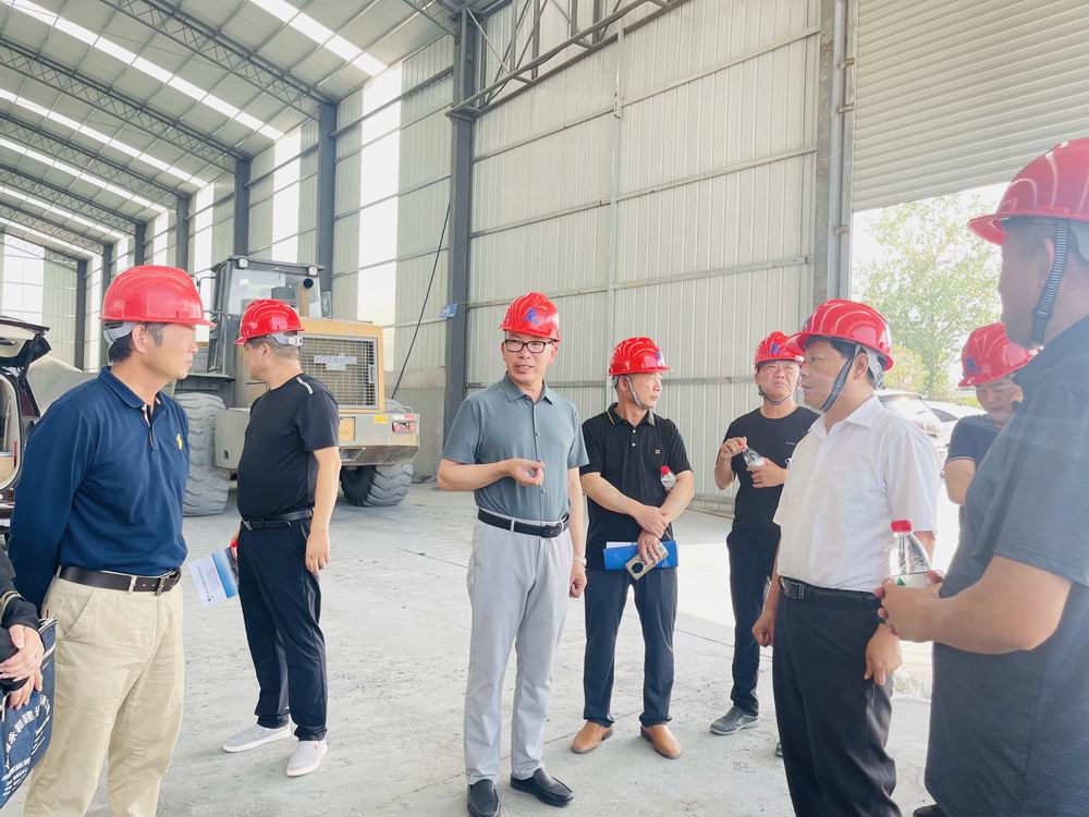 信陽(yáng)市公路事業(yè)發(fā)展中心、信陽(yáng)市公路局、107國(guó)道建設(shè)工程指揮部、中國(guó)中冶信陽(yáng)項(xiàng)目部等單位蒞臨河南永和建設(shè)集團(tuán)檢查指導(dǎo)工作